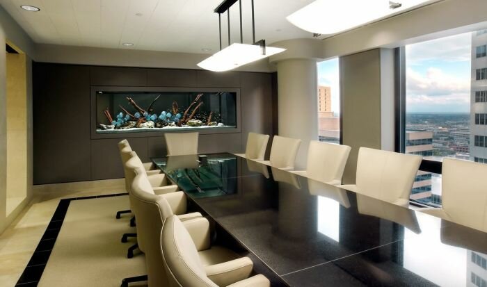 Аквариум в современном офисе